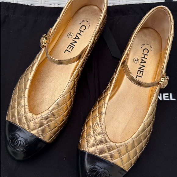 CHANEL CC LOGO GOLD LEATHER MARYJANE BALLET FLATS SHOES QUILTED BLACK CAP TOE 40 - Picture 5 of 15